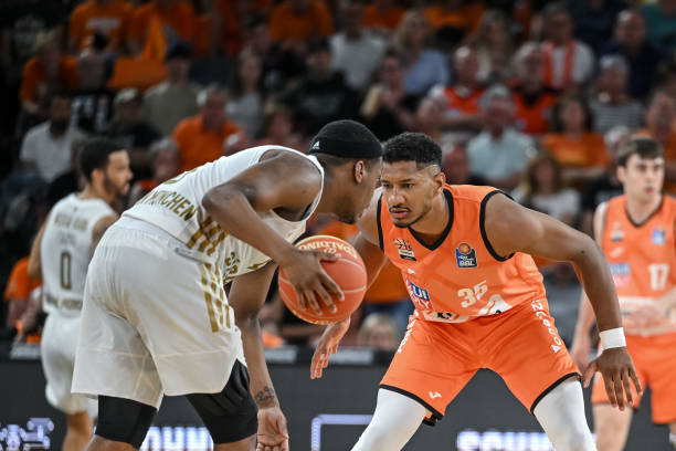 亚洲选手正 亚洲选手正